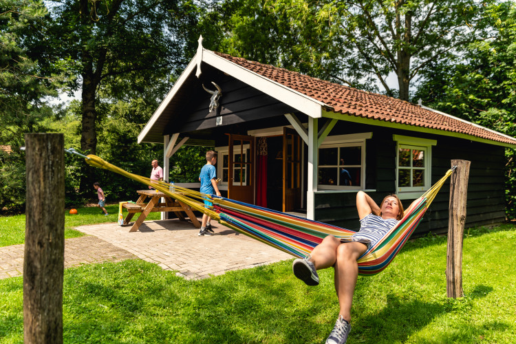 Cowboy_Cottage_buiten_hangmat