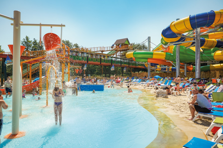 Aqua_Mexicna_outdoor_playground