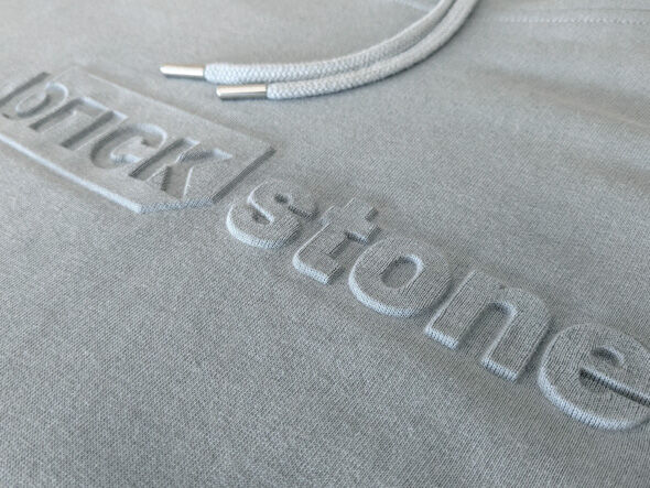 Prägung auf Kleidung